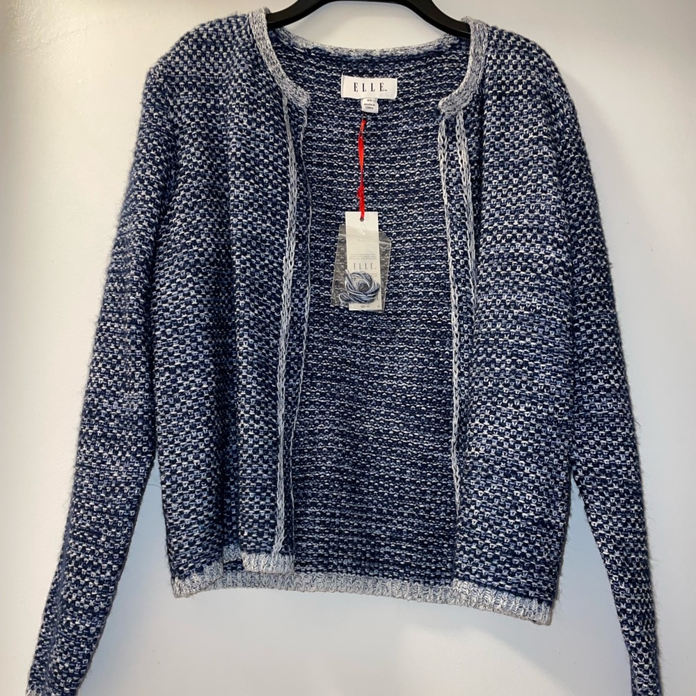 NWT Gorgeous and Soft Women’s Sweater
